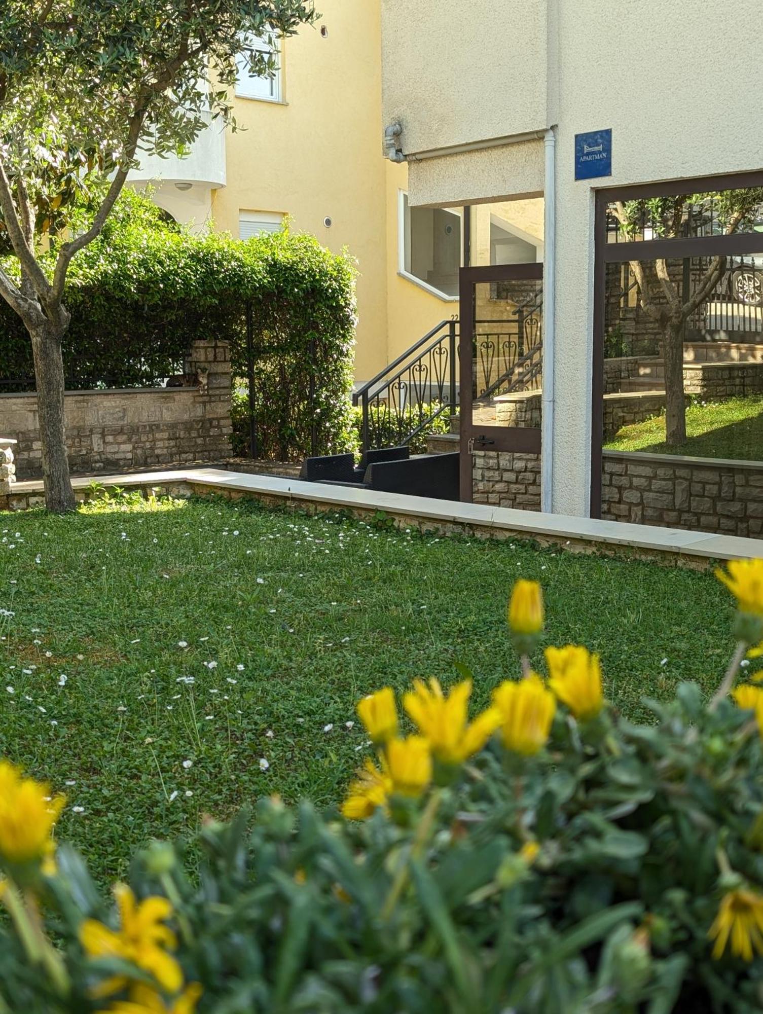 Apartments Glam Porec Bagian luar foto